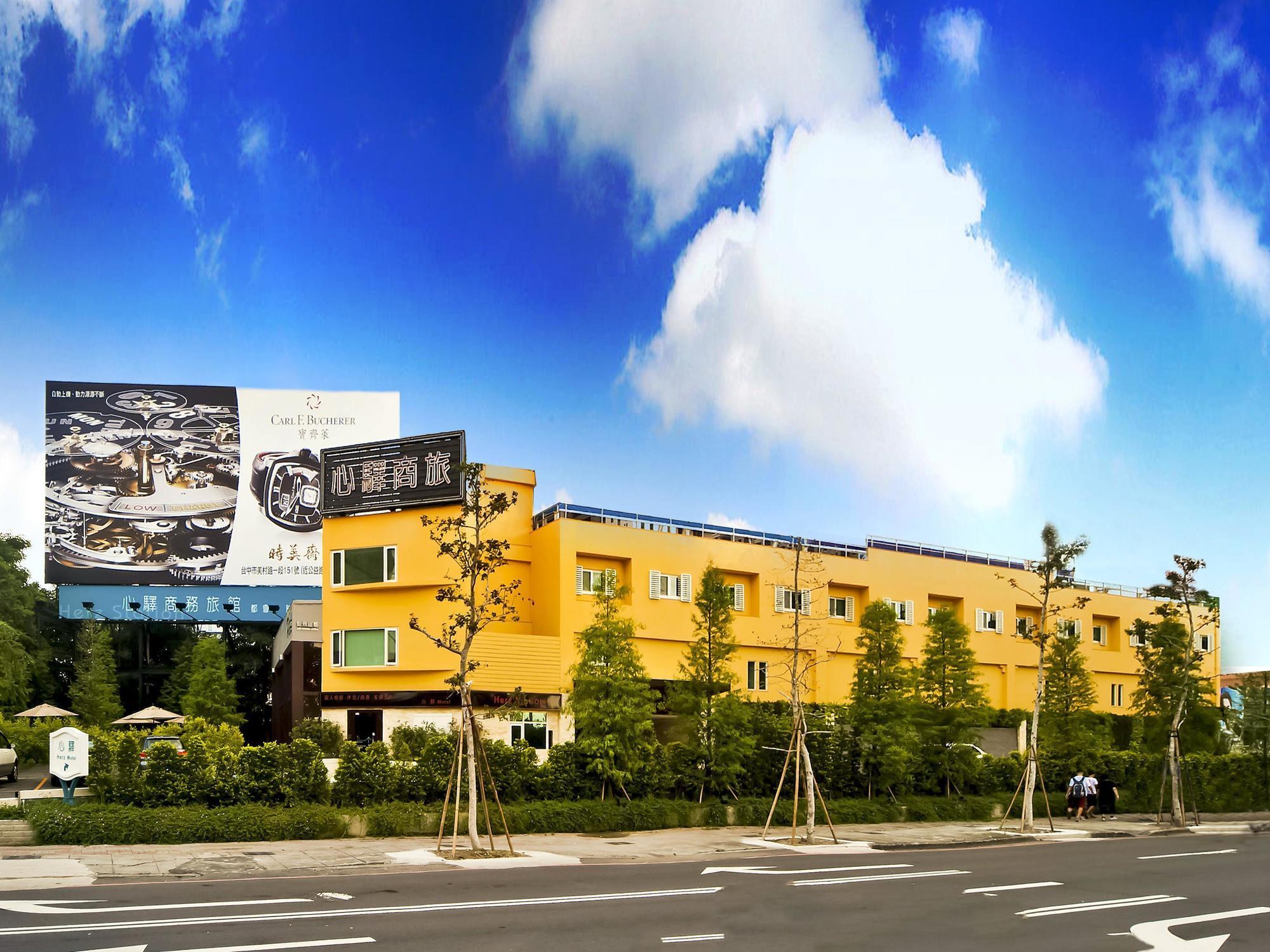 Herz Motel Taichung Buitenkant foto