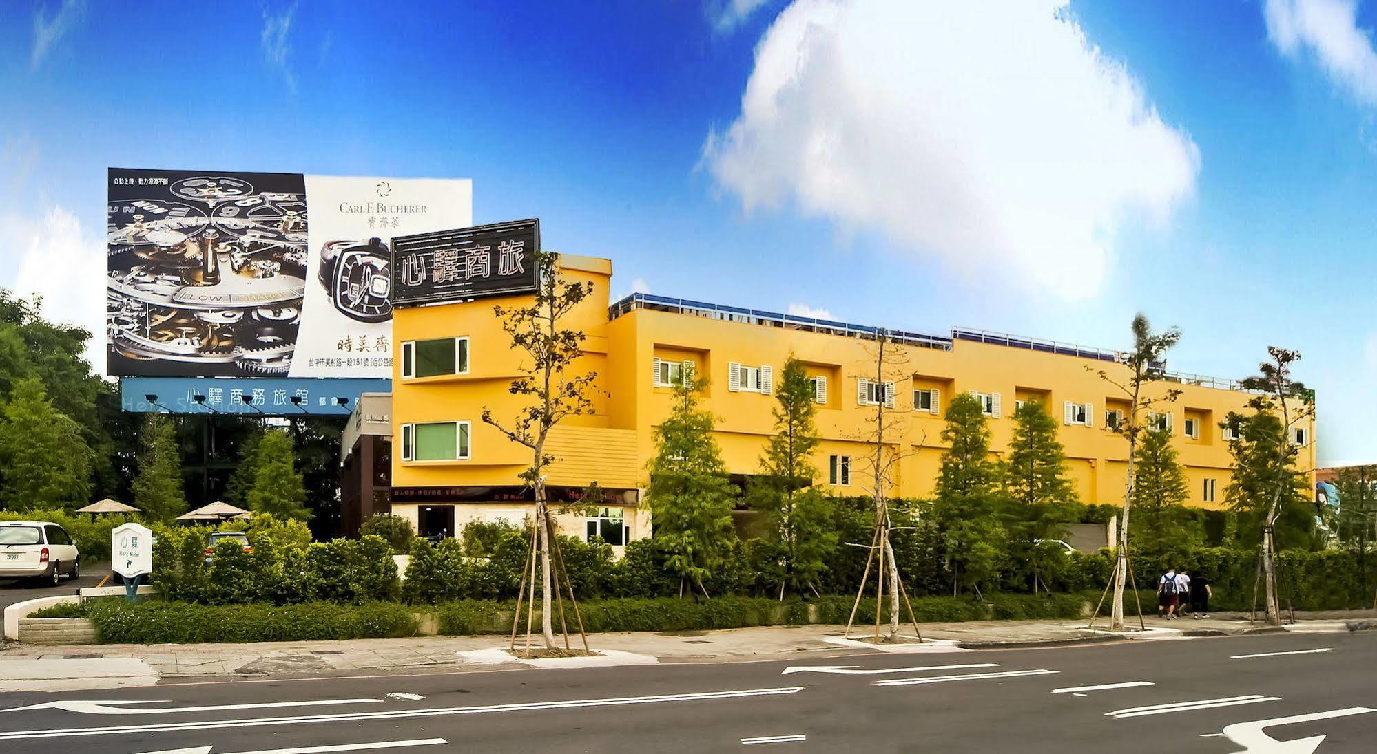 Herz Motel Taichung Buitenkant foto